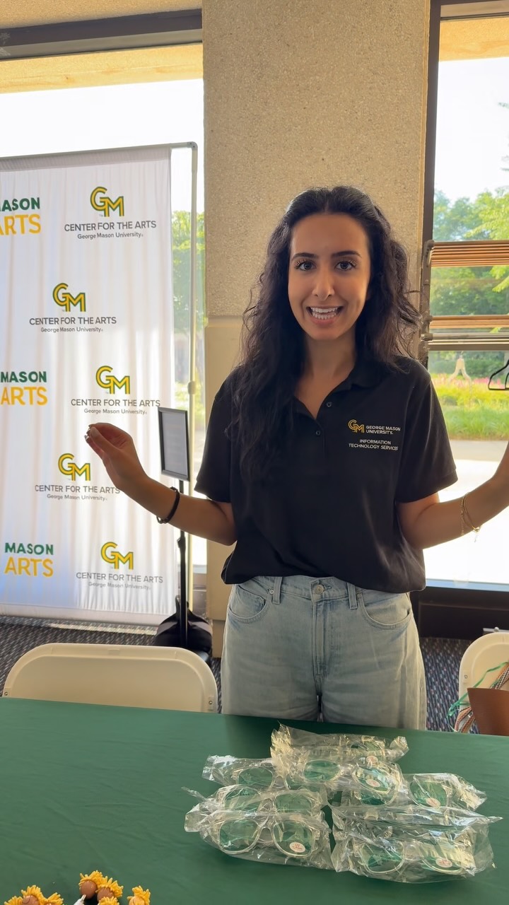 When you show up to orientation wearing the same outfit...✨
#masonnation #alltogetherdifferent